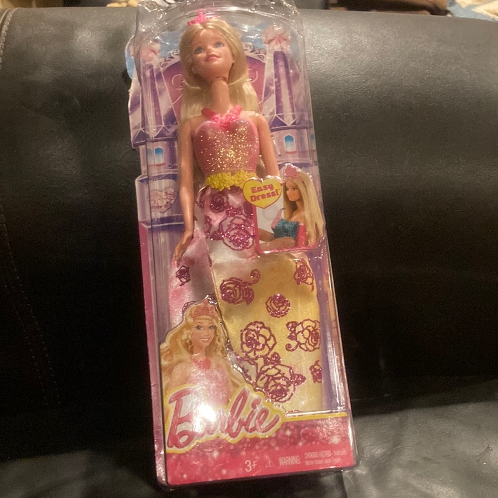 Easy dress Barbie 2014 edition doll NIB
